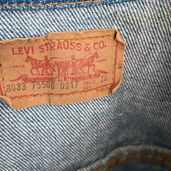 DIY Levi’s denim vest - Picture 2 of 5